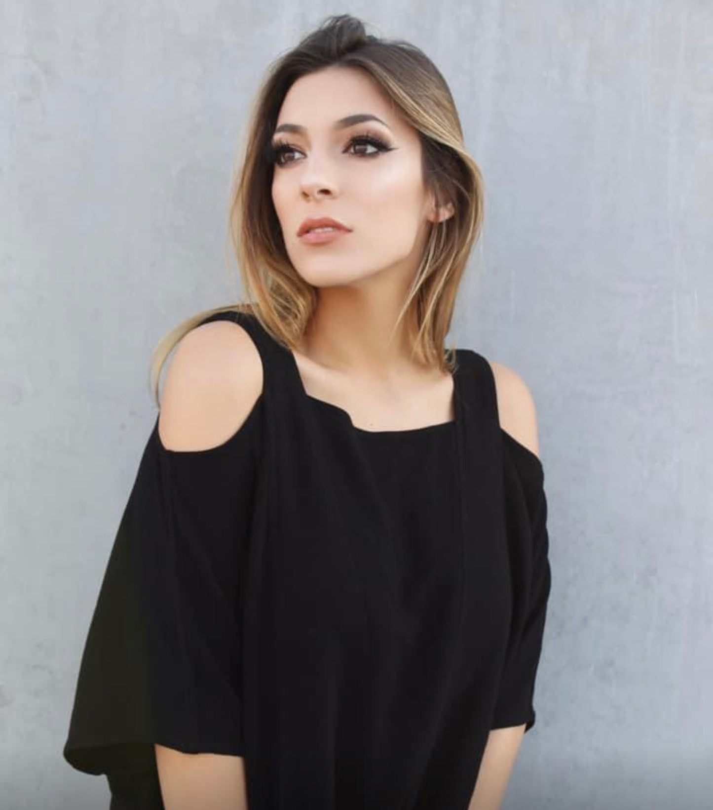 TIENDA HO JODI  COLD SHOULDER TOP